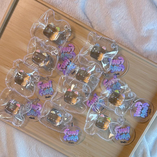 20g 透明ミニミルクキャンディねこスクイーズ(キーホルダー対応)|飴みたいな透けツヤ感の手作りデザインで、バッグや鍵にちょこんと付けて持ち歩ける|ストレス解消|濃厚でねっとりした“泥感”クレイ触感