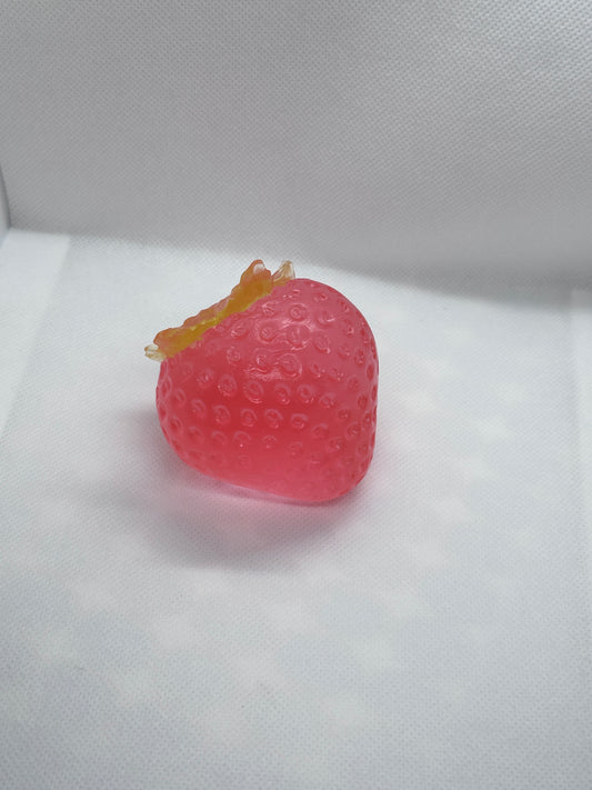 FuniFura Studio｜【裸手対応】溶けるような透明いちご。氷のような通透感と、もっちりした反発力。心ときめく、究極のスイーツ系スクイーズ。