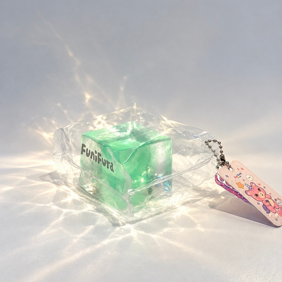 ＜アイスクリアキューブシリーズ＞フニフラ人気No.1 透明水感キューブスクイーズ ｜120g 氷みたいな透けツヤ×きらめき
