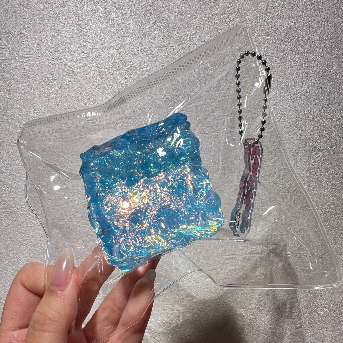 ＜ぷるぷる宝石シリーズ＞ 水感スクイーズ 100g ｜ とろけるほどやわらかい水感×パリッと袋のスペシャル触感 ｜ 光の角度で表情が変わるオーロラのような輝き ｜ ぷるぷる・ぽよん触感