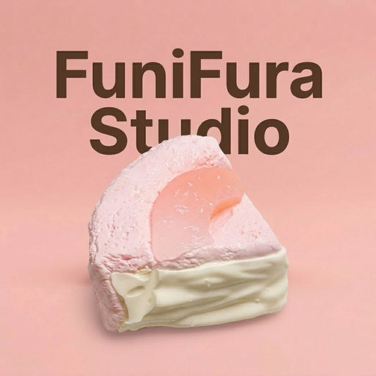 200g ピンク桃×クリームのミルクレープ切り角スクイーズ｜千層の断面＆とろけるクリーム見立てが可愛い手作り｜クリーム感｜5%確率で【限定版】ソフトクリーム感が当たる