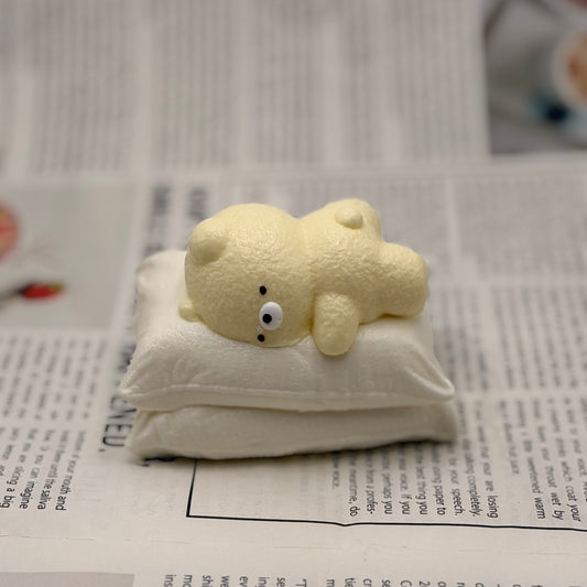 Funifura Studio ねむねむくまちゃん　スクイーズ ダブルクッションデザイン ふわふわ抱き枕 やわらか触感 癒し系 スクイーズおもちゃ ストレス解消