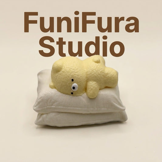 Funifura Studio ねむねむくまちゃん　スクイーズ ダブルクッションデザイン ふわふわ抱き枕 やわらか触感 癒し系 スクイーズおもちゃ ストレス解消
