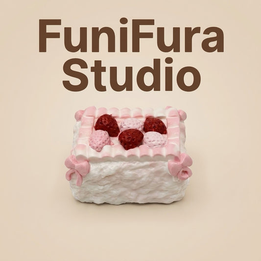 Funifura｜180gふわとろ濃厚ソフトクリーム感いちごデコレーションケーキスクイーズ｜なめらかクリーム触感・しっとり軽やか・リボン付き可愛い苺ケーキ・癒し系ストレス解消トイ