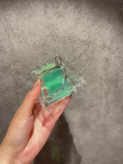 ＜アイスクリアキューブシリーズ＞フニフラ人気No.1 透明水感キューブスクイーズ ｜120g 氷みたいな透けツヤ×きらめき