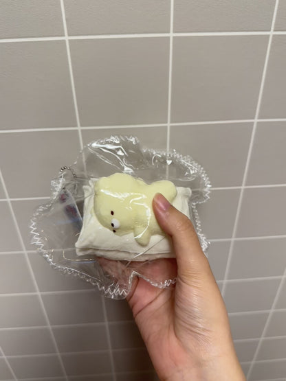 Funifura Studio ねむねむくまちゃん　スクイーズ ダブルクッションデザイン ふわふわ抱き枕 やわらか触感 癒し系 スクイーズおもちゃ ストレス解消